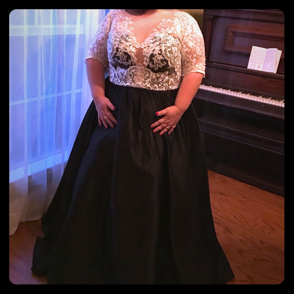 Gorgeous NWT Ballgown